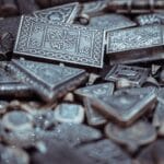 Hamsa w biżuterii – co oznacza Ręka Fatimy i jak poprawnie nosić ten bliskowschodni amulet?